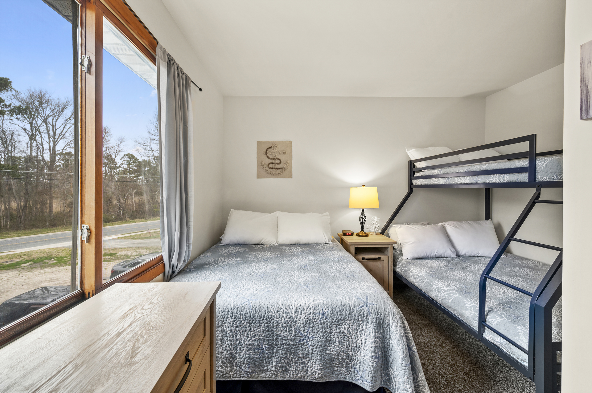 Walk to Maddox Blvd., Steamers, and The Island Creamery.