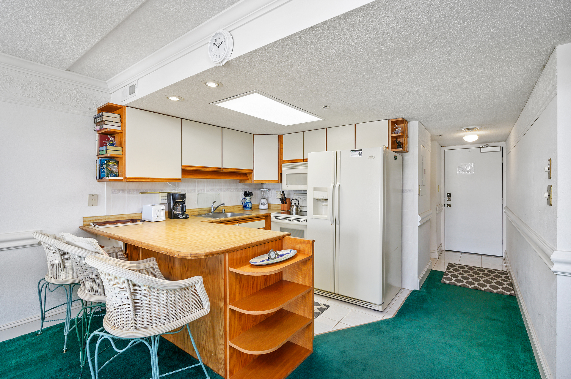 Large Refrigerator you can fill by going to the grocery store so you can pack lunches for your day at the beach, or just put your left overs in from your night out on the town.