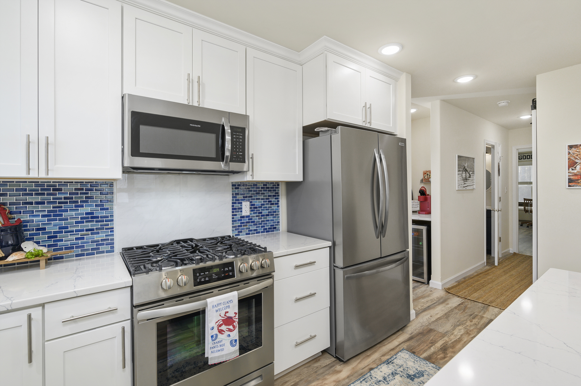 Or wander down the street to the Marina Club Restaurant for Waterfront Dining.