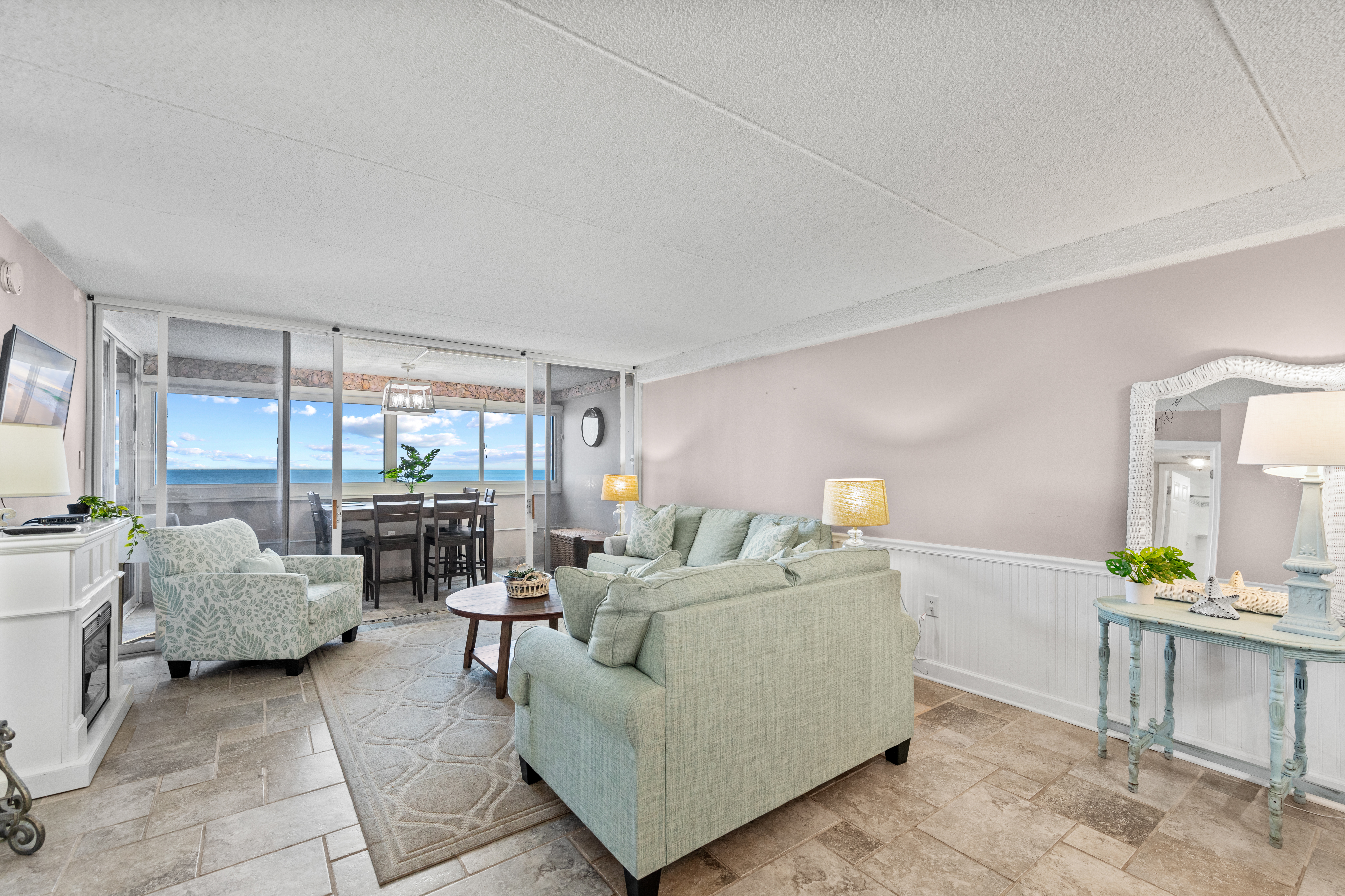 A stylish Living Area fit for the whole Family!