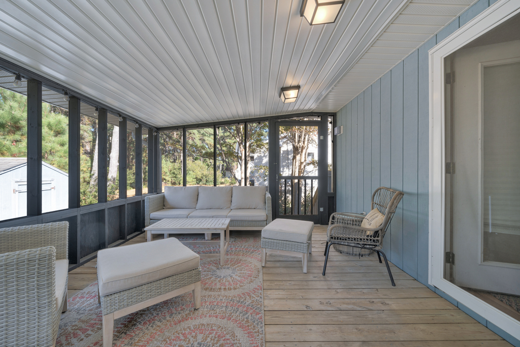 Just imagine relaxing on the Porch and listening to the Tree Frogs sing.