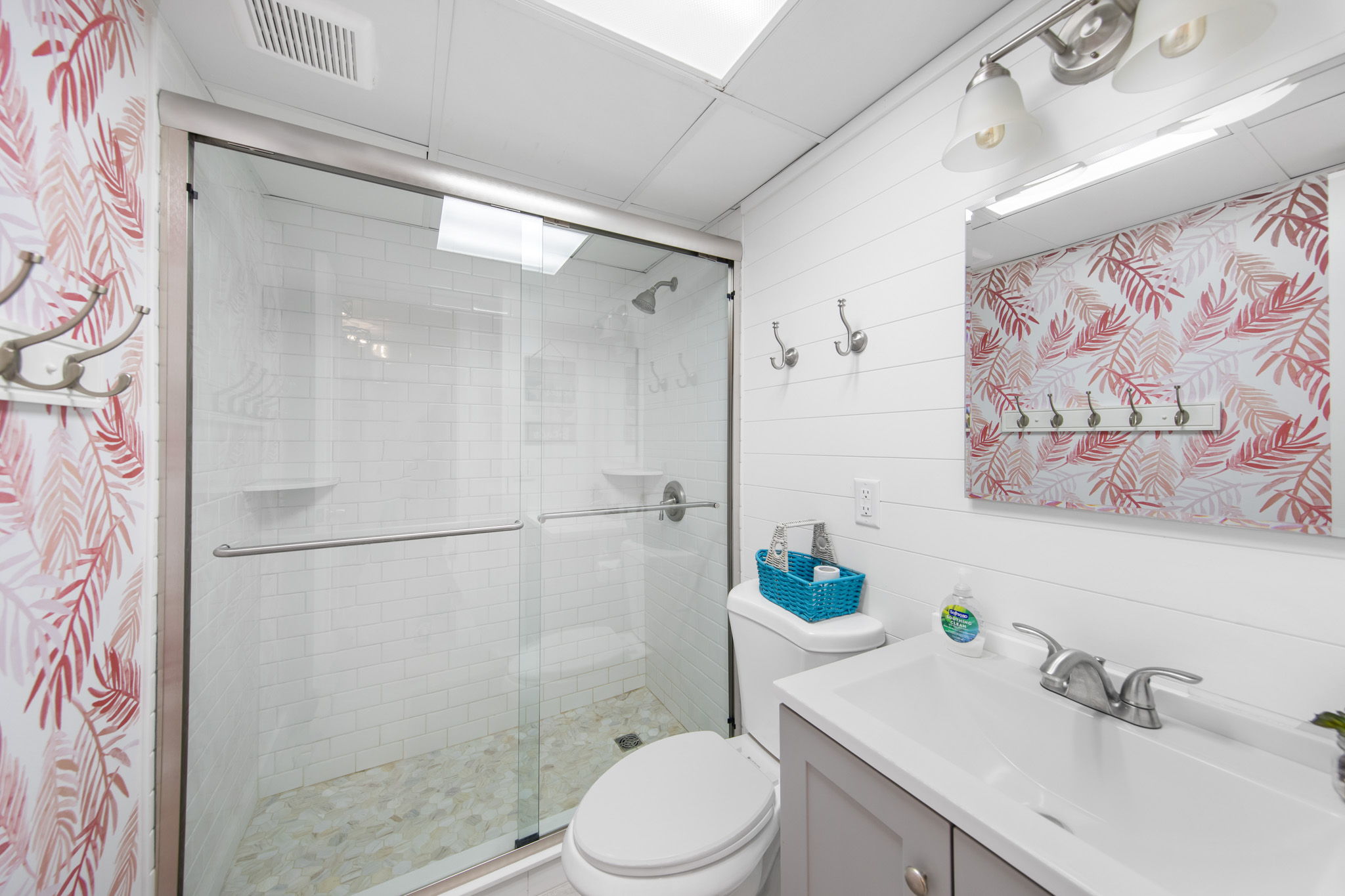 Shared full bath with Walk-in Shower is perfect for rinsing off the hot sun and sand!