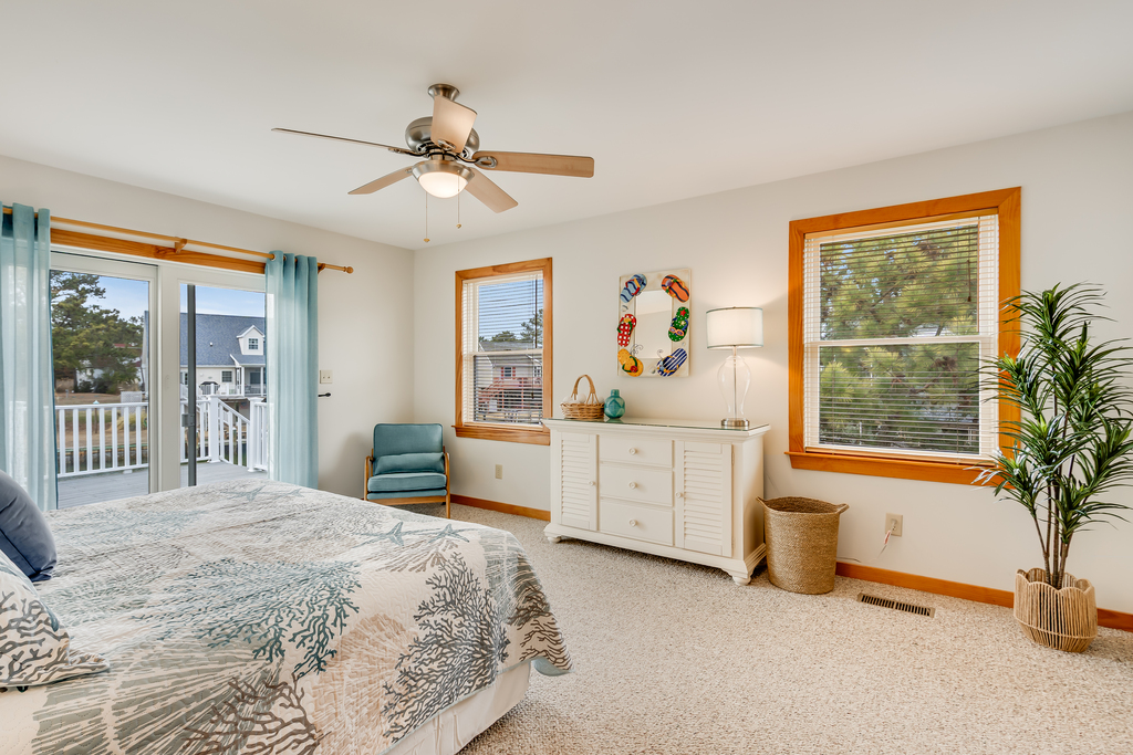 Beautifully furnished and decorated with a breezy Coastal Style.