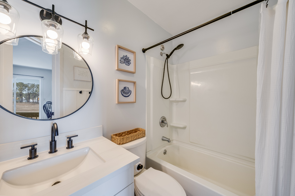 Full Bath with Tub/Shower Combo. Linens provided at the Inn!