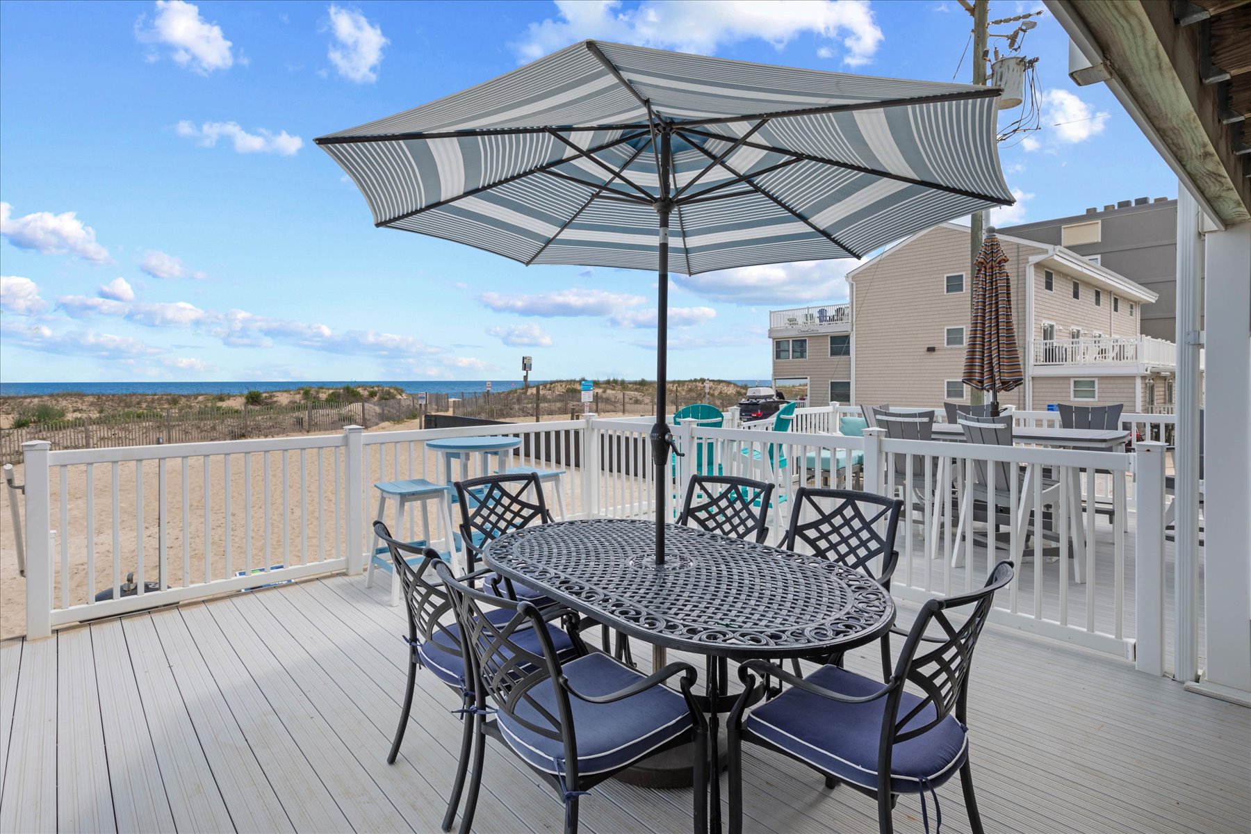 Imagine having your family meals while overlooking the ocean!