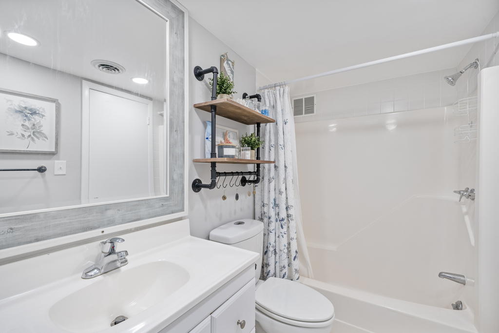 You'll love the Full Bath with Shower/Tub combo!