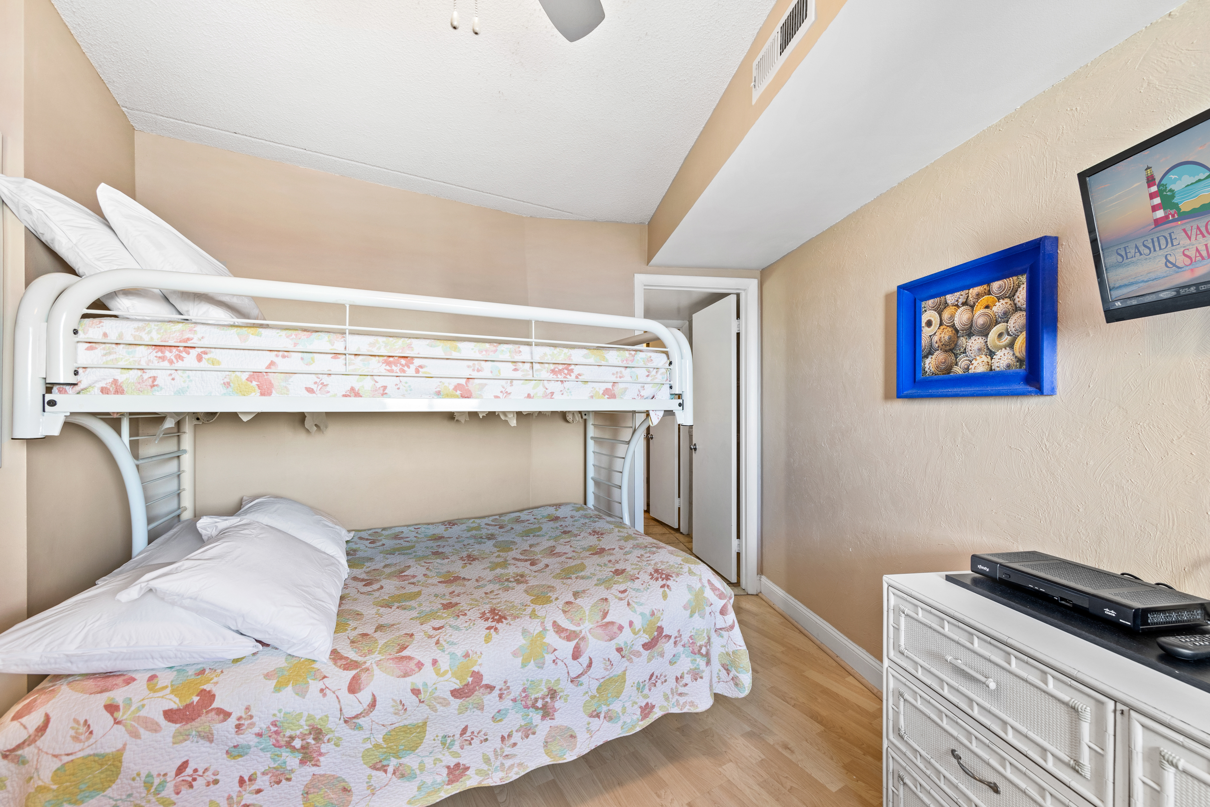 Bedroom 2 is perfect for your little loved ones, with a Pyramid bunk.