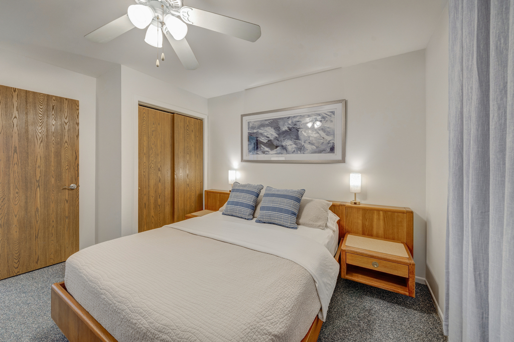 There's a Queen Bed in the Private Master Bedroom.