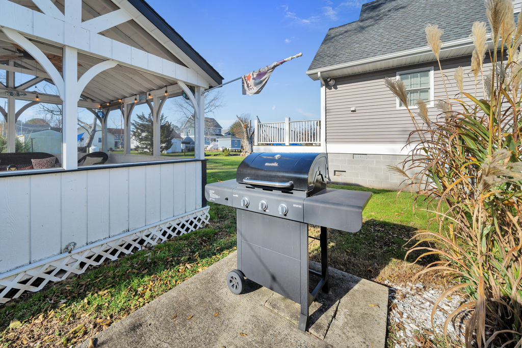 Whip up some cheeseburgers in paradise on the gas grill.