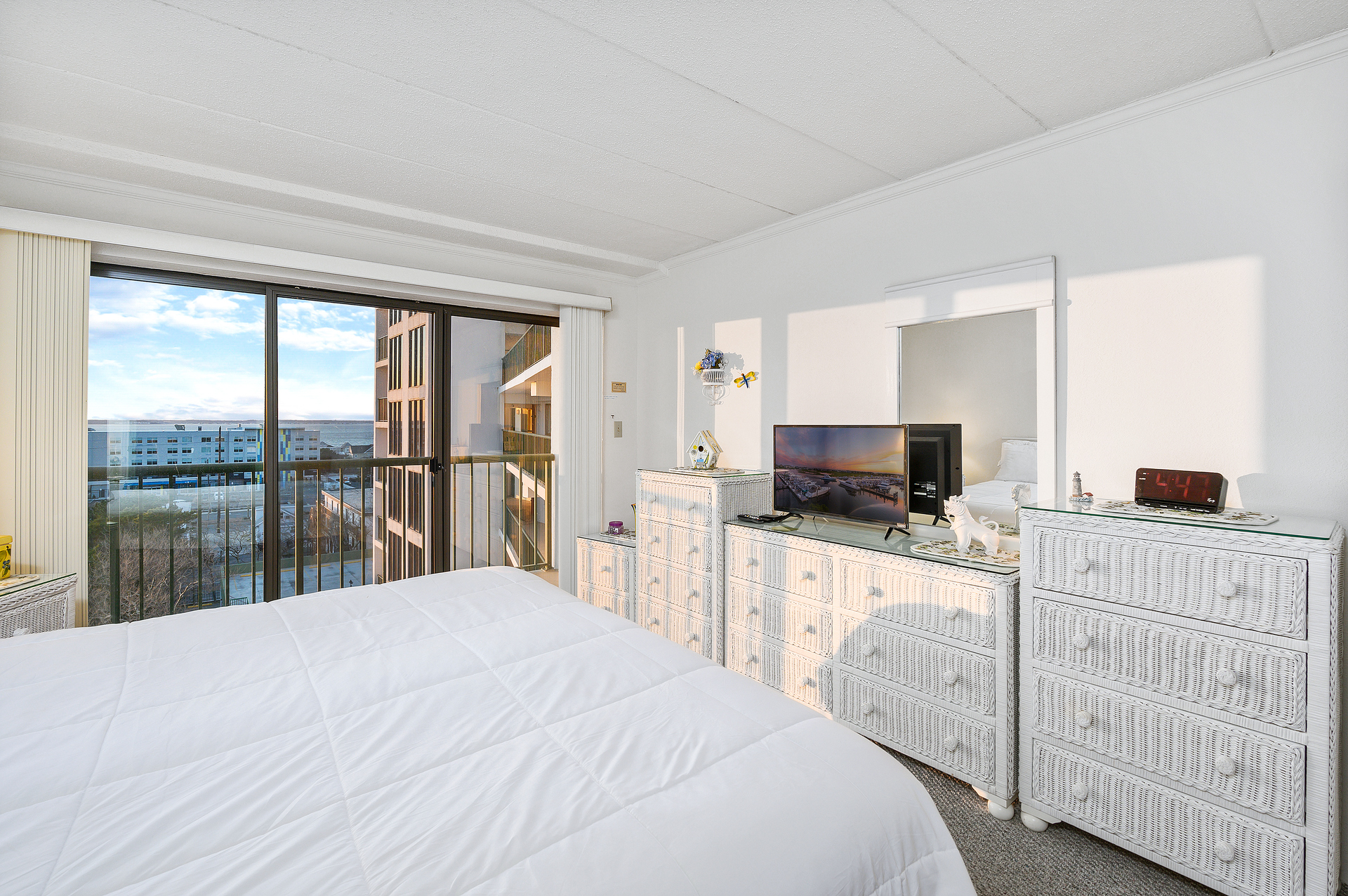 Relax and watch a movie in bed on the Flat Screen TV.