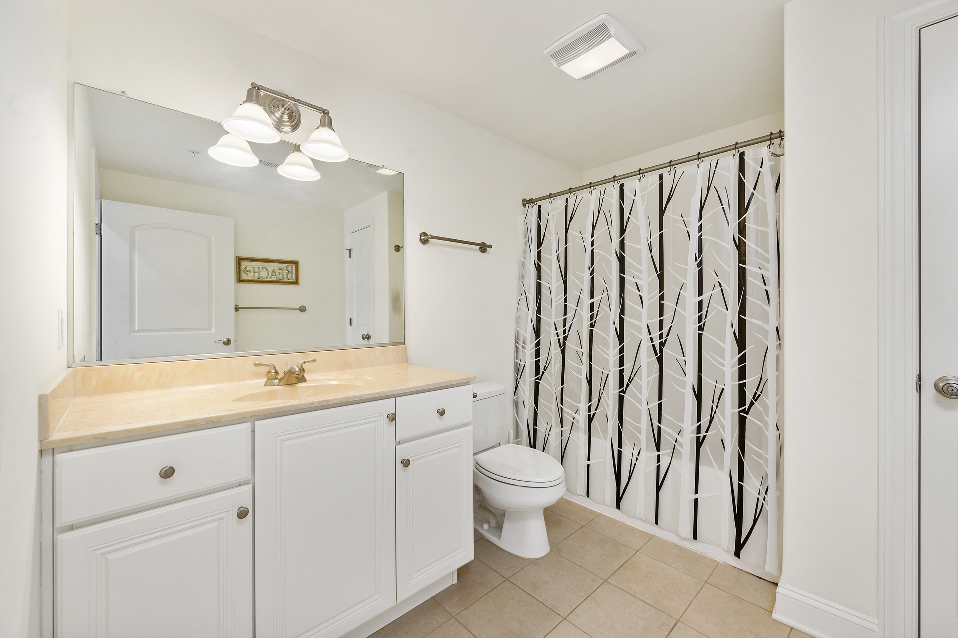 Full Bath 2 is shared and has a Tub/Shower Combo.