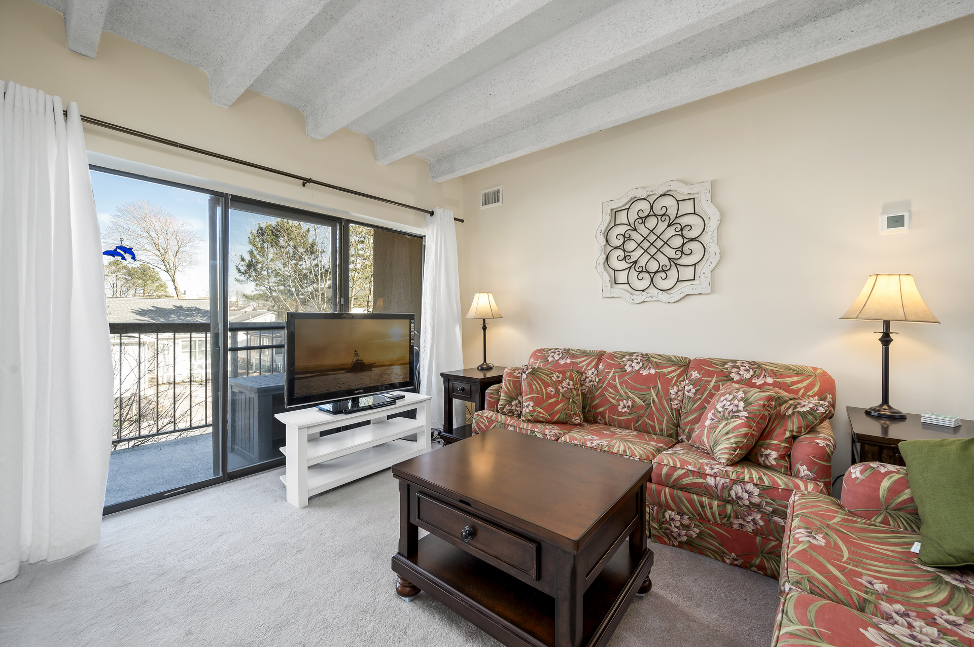 This lovely 2 Bedroom Condo sleeps 6 in pure comfort and style.