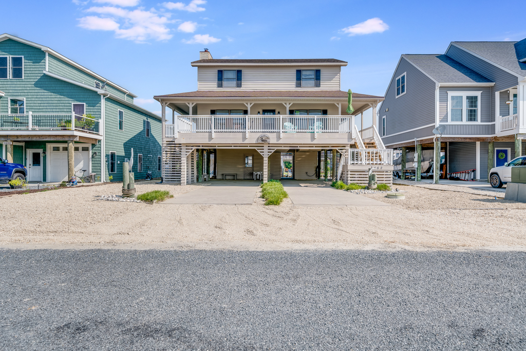 Plenty of parking for vehicles and water toys.