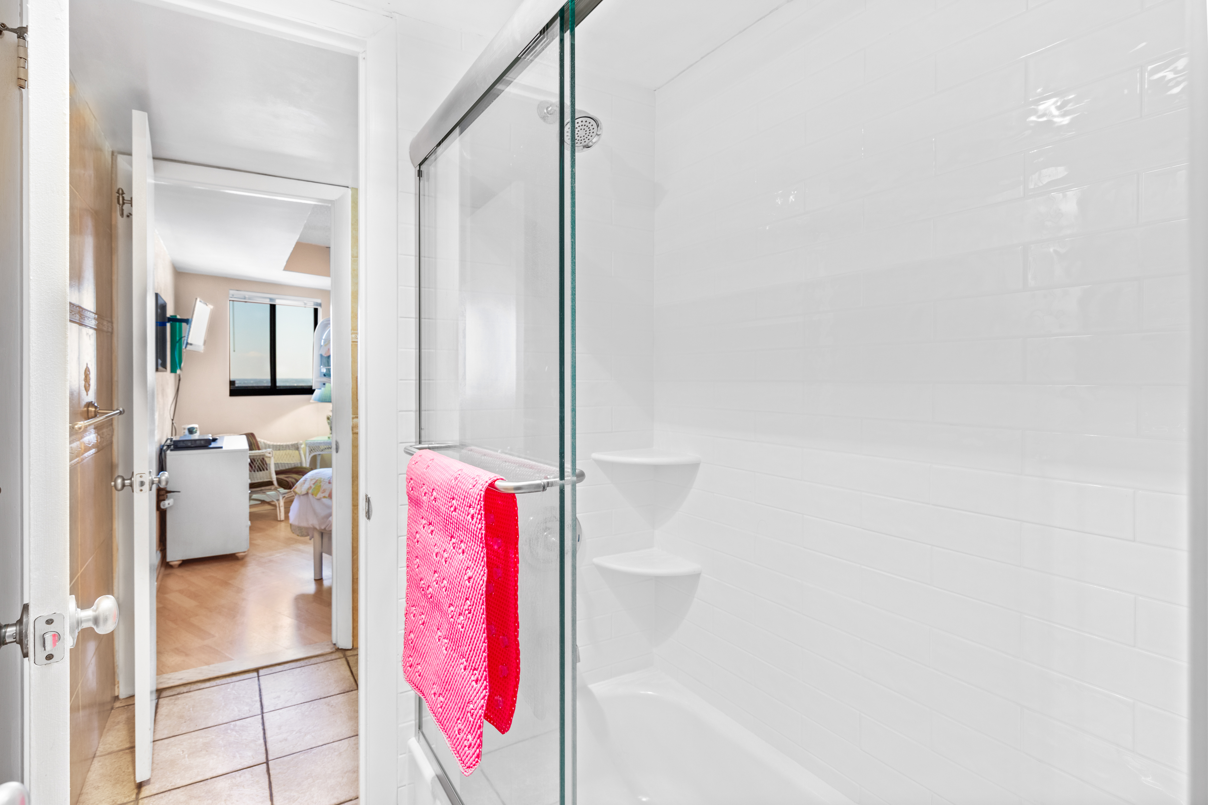 Freshen up after a fun-filled beach day in the shower/tub combo.