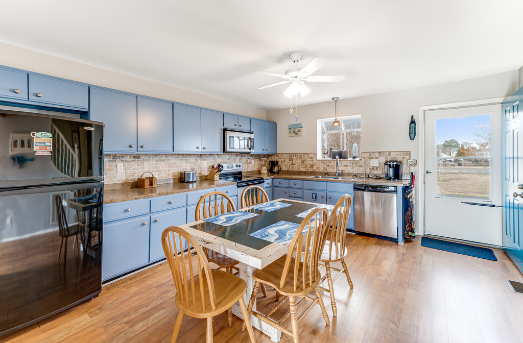 All the comforts of home in the spacious Eat-in Kitchen.