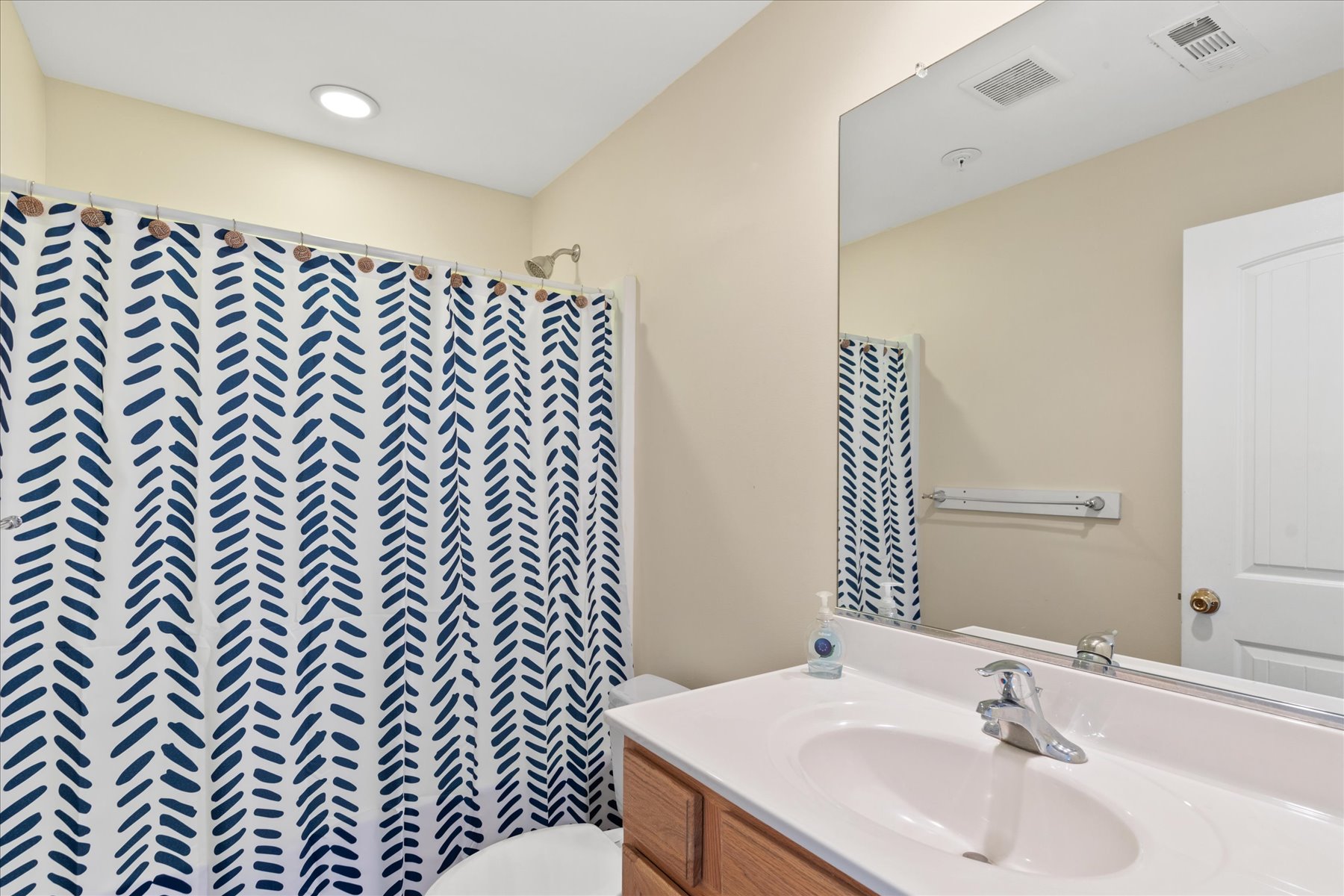 Shared full Bath on 3rd floor