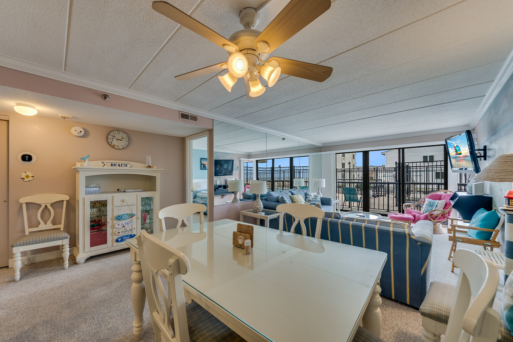 Enjoy a Home Cooked meal at the Dining Table - seating a family of 6.