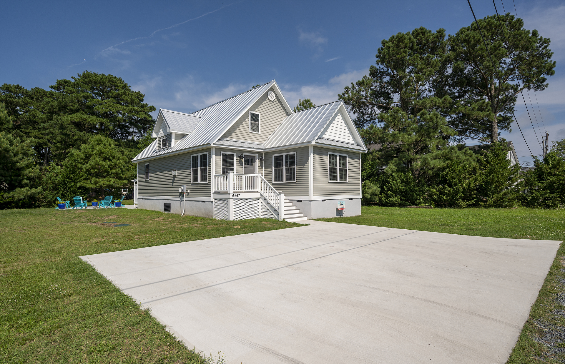 Plenty of Parking for your Vehicles and Boat Trailer.