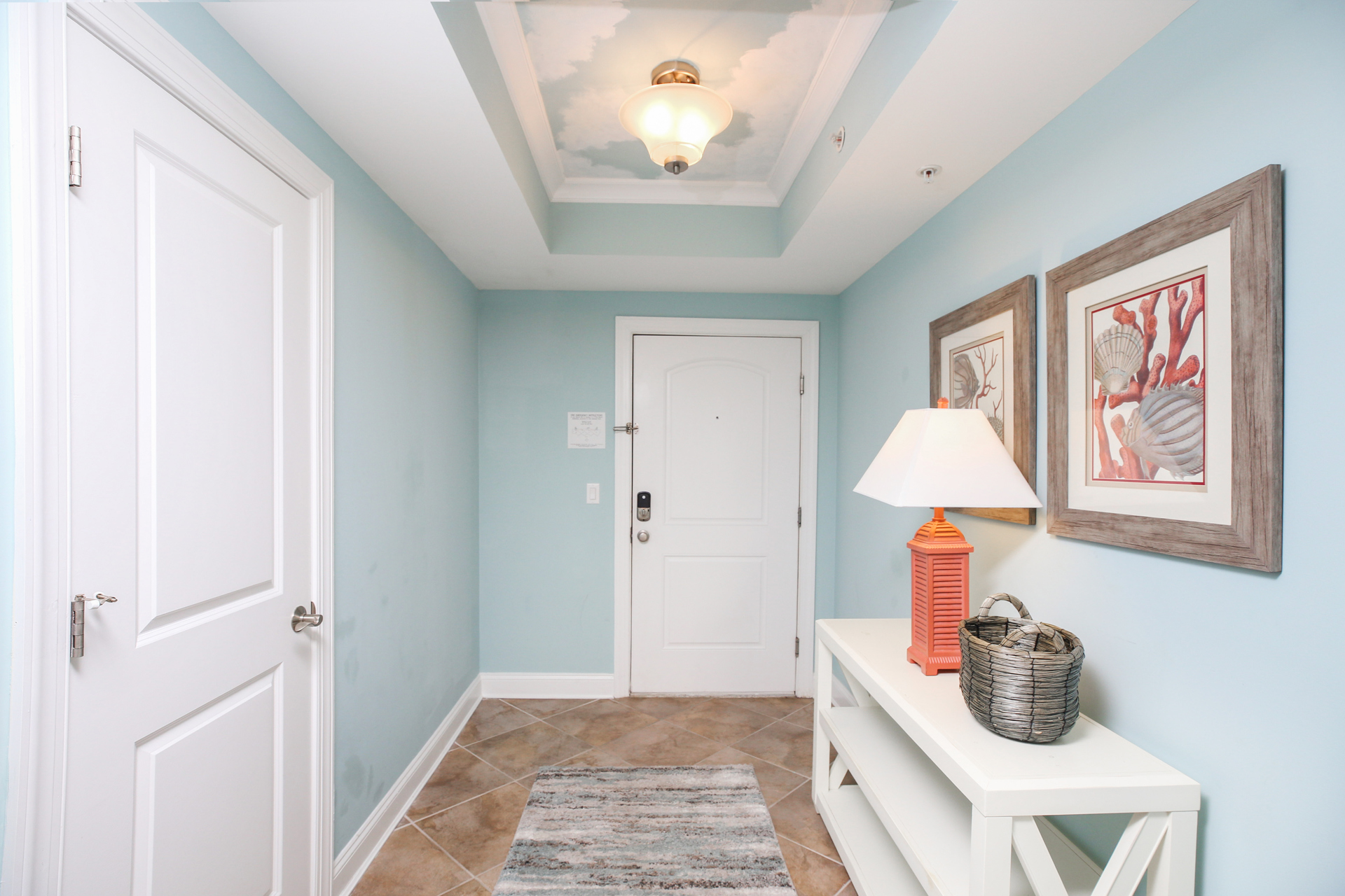 The beautiful, spacious entryway will welcome you to Meridian 1004.