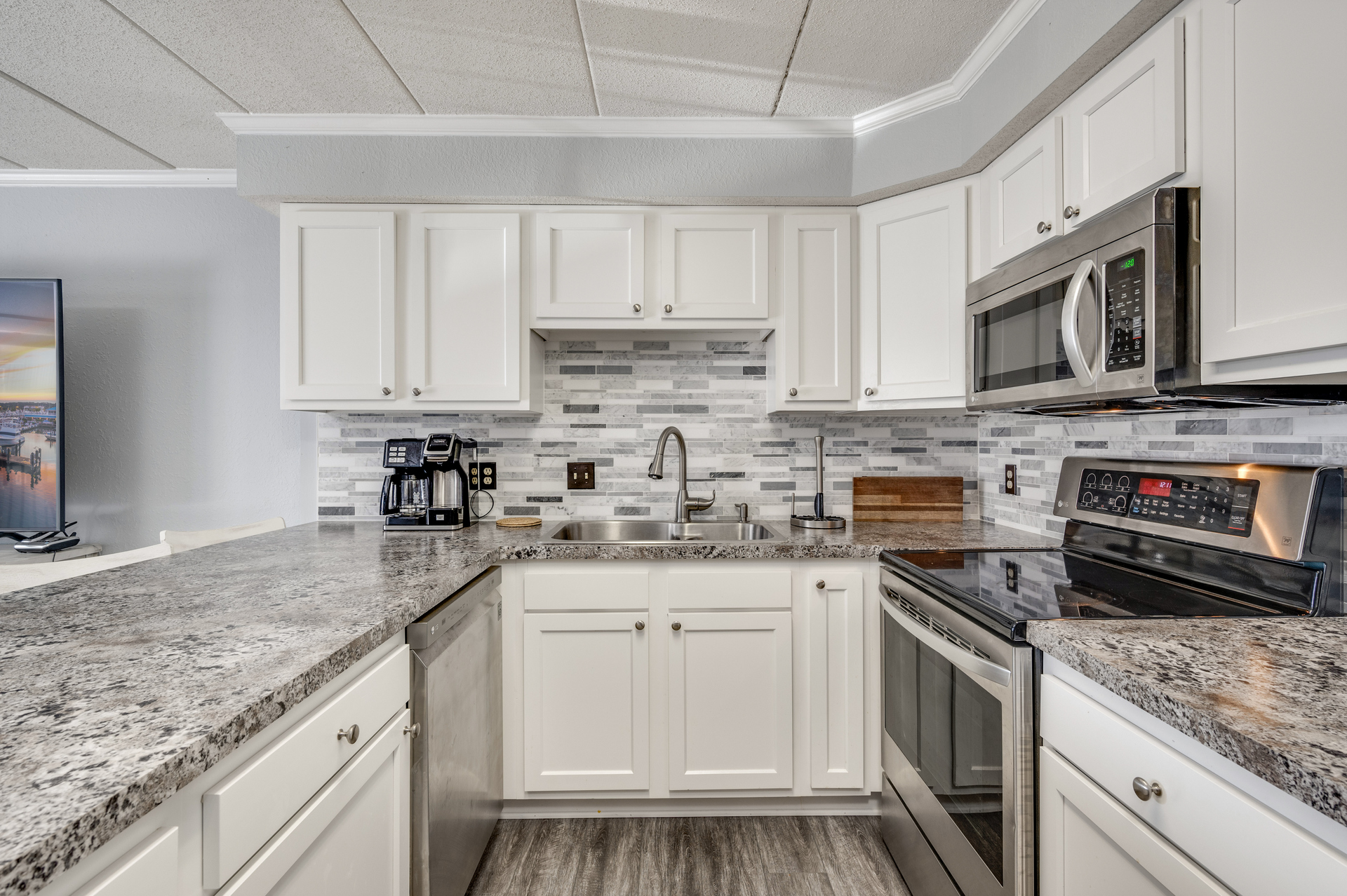 This well stocked kitchen makes cooking time an ocean breeze!