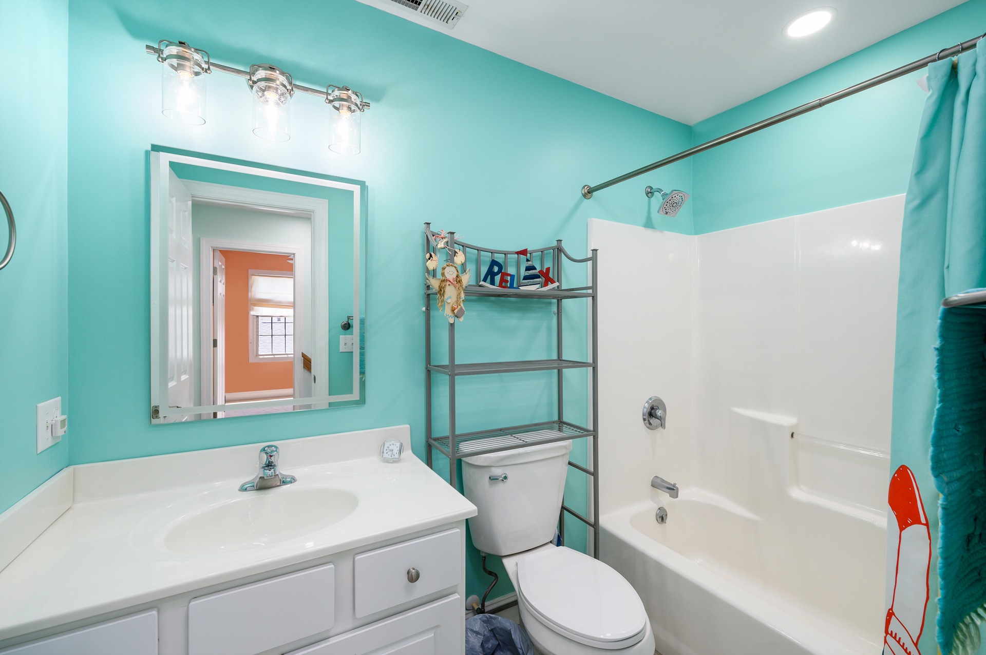 Upstairs, Full Bath 2 also has Tub/Shower Combo & gorgeous Coastal Colors.
