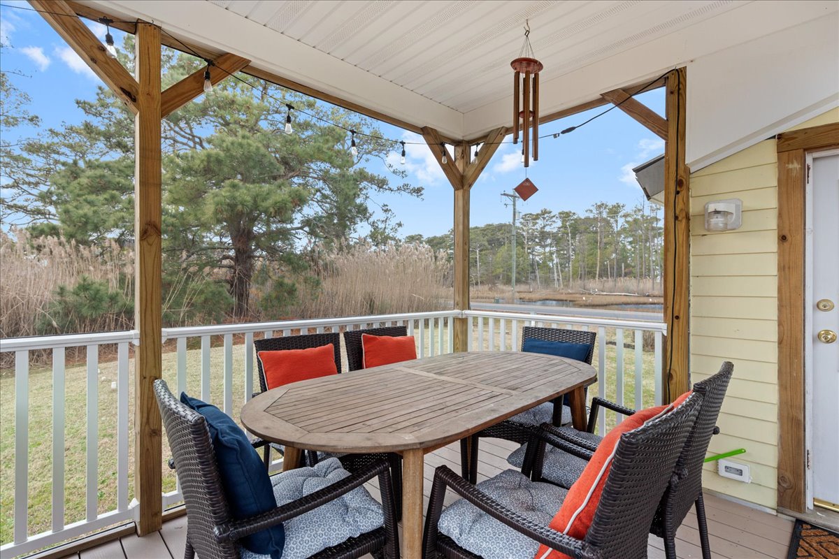 Dine Al-Fresco and take in that salty, sweet sea breeze.