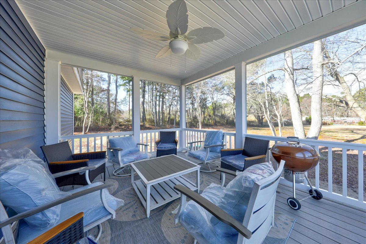 Beautifully Furnished Screened Porch.