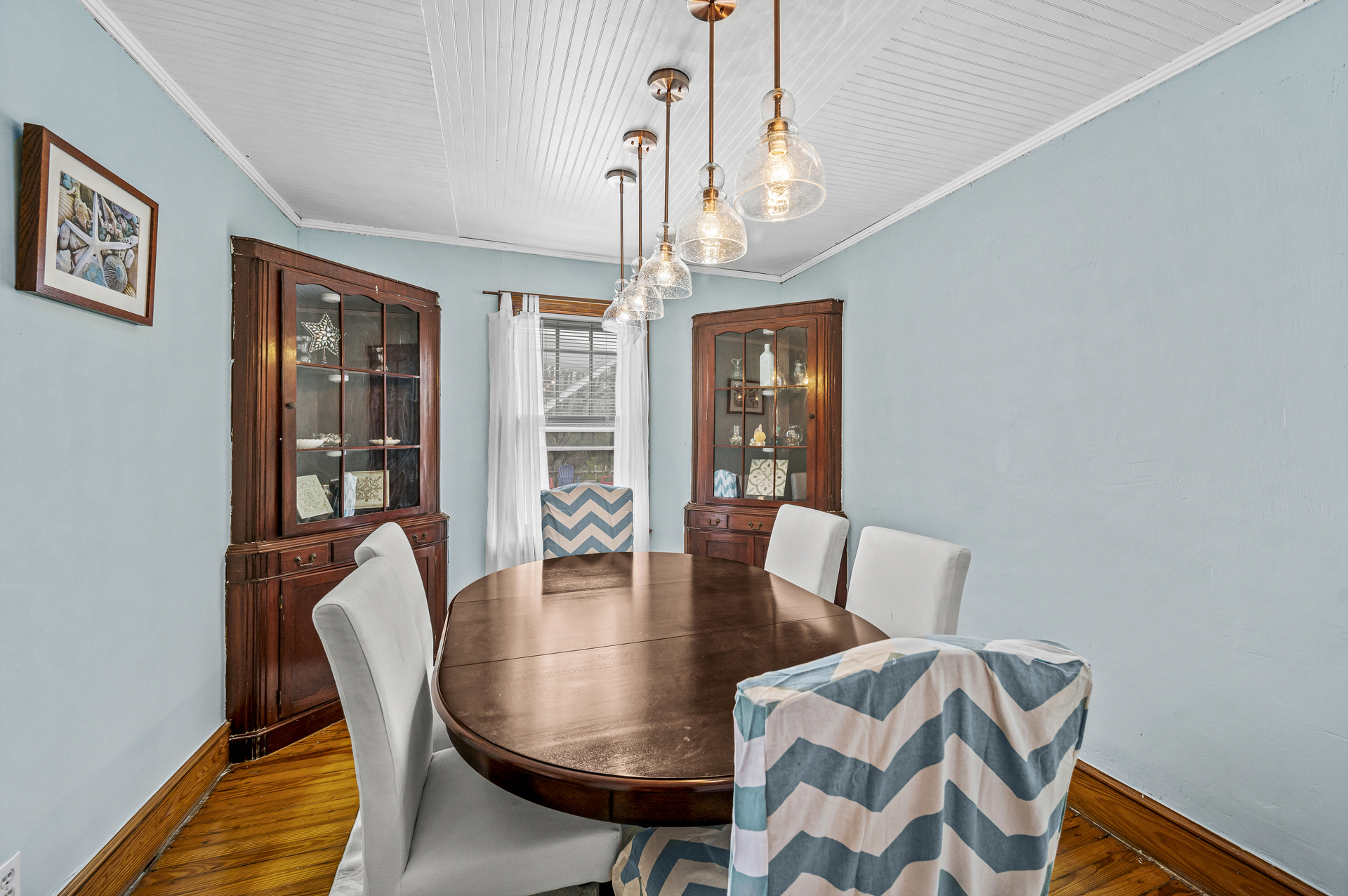 Starbright Cottage is in a great mid-Island location.