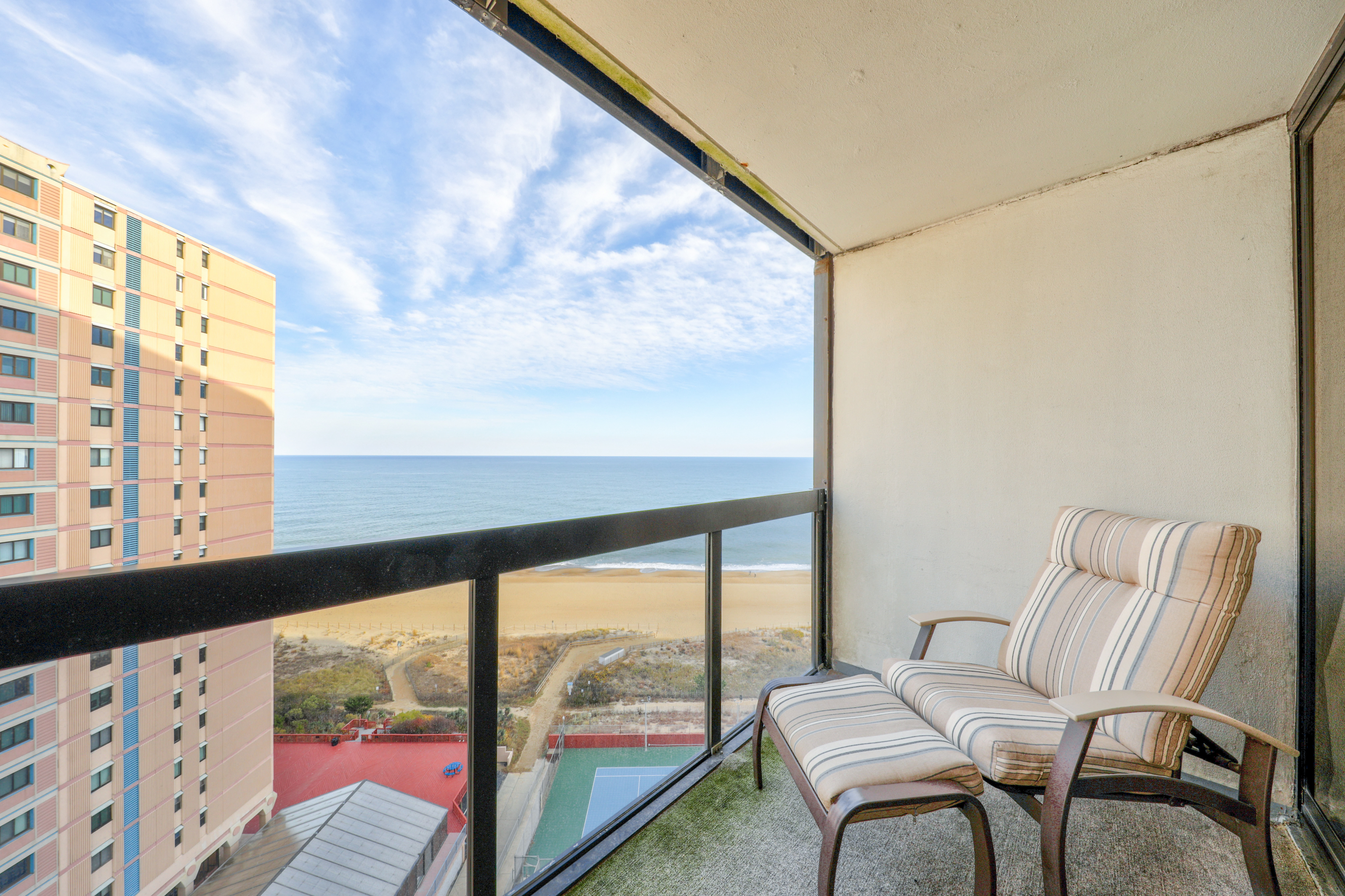 Bask in the beauty of the sea with me.