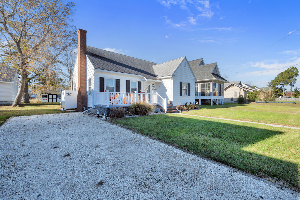 Lots of parking for your vehicles and toys.