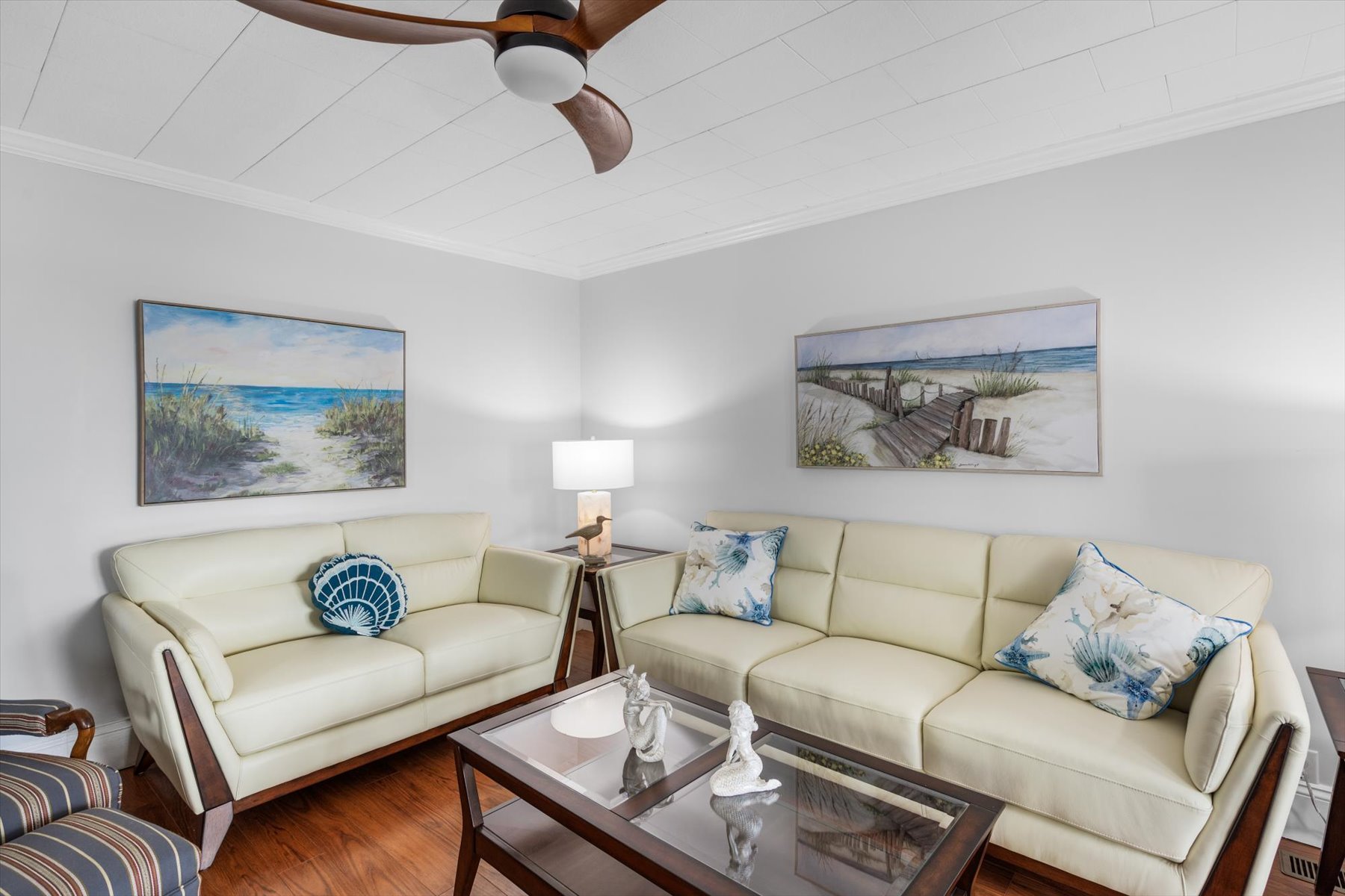 Sunset Breeze sleeps 6 in comfort and style.