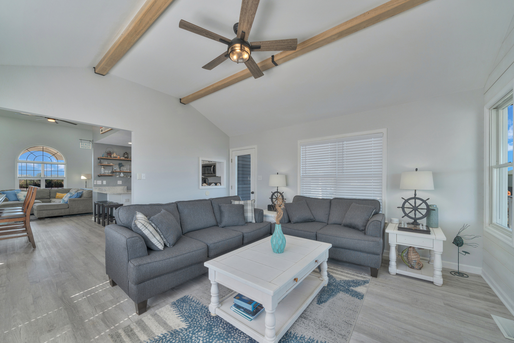 Yet another Family Room lines the back of Bayview!