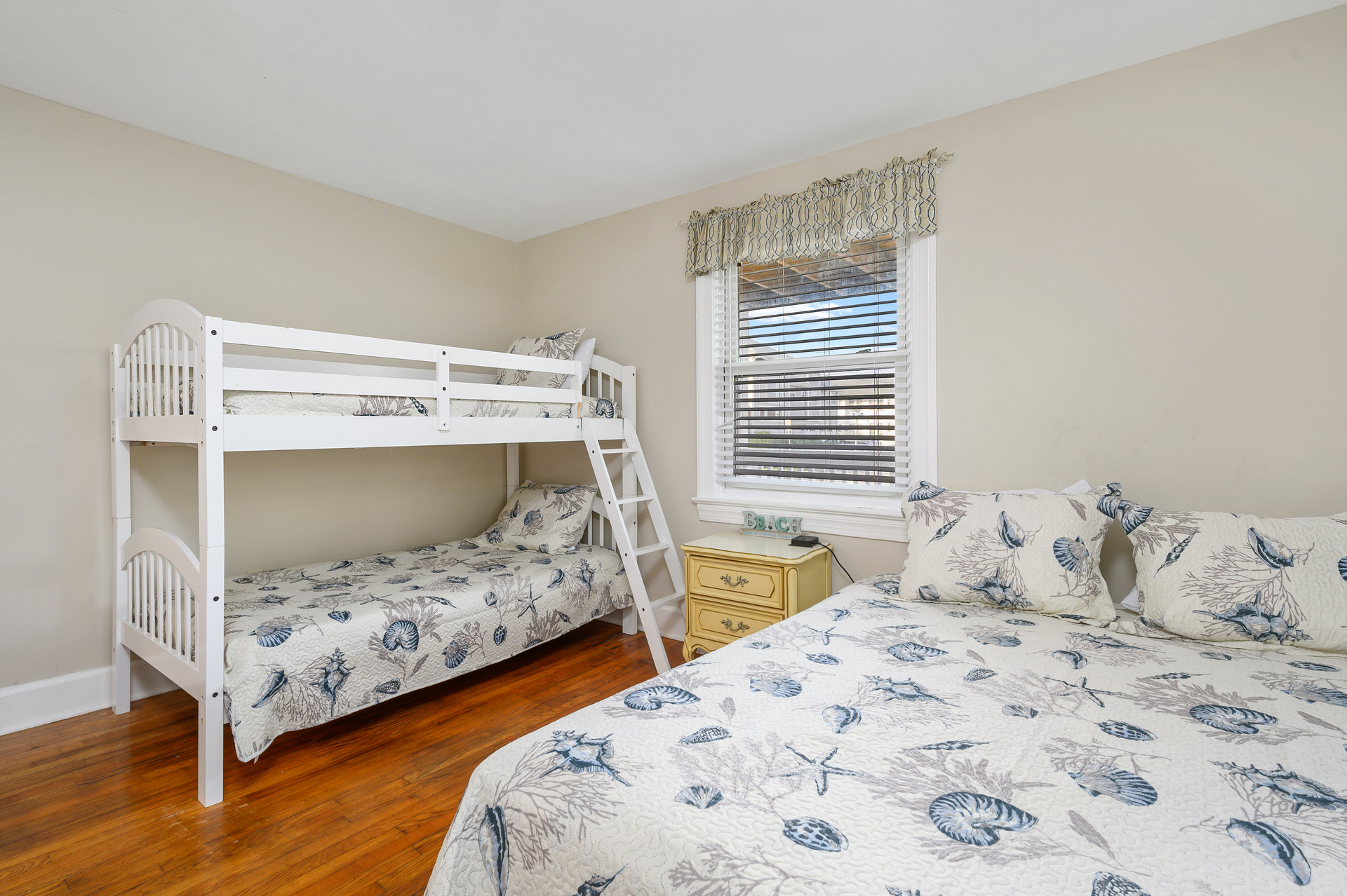 Queen bed and Twin Bunks in Bedroom 3
