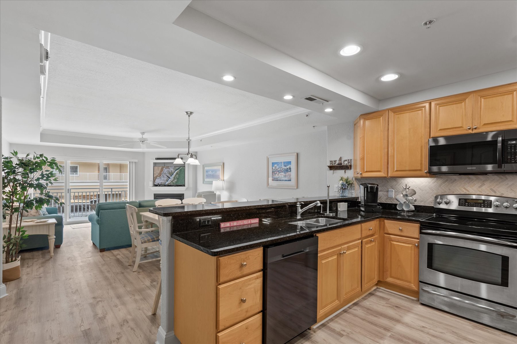 High-End Stainless Steel Appliances and Granite Countertops throughout!