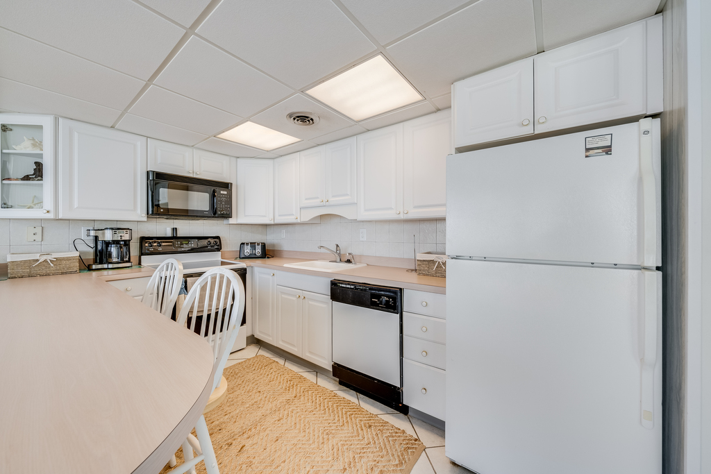 Grab a quick bite before hitting the beach!