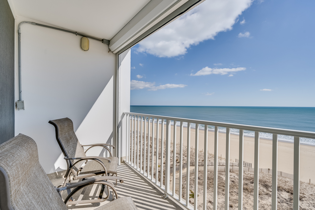 Slip out onto the Balcony and sip coffee watching the waves crash!