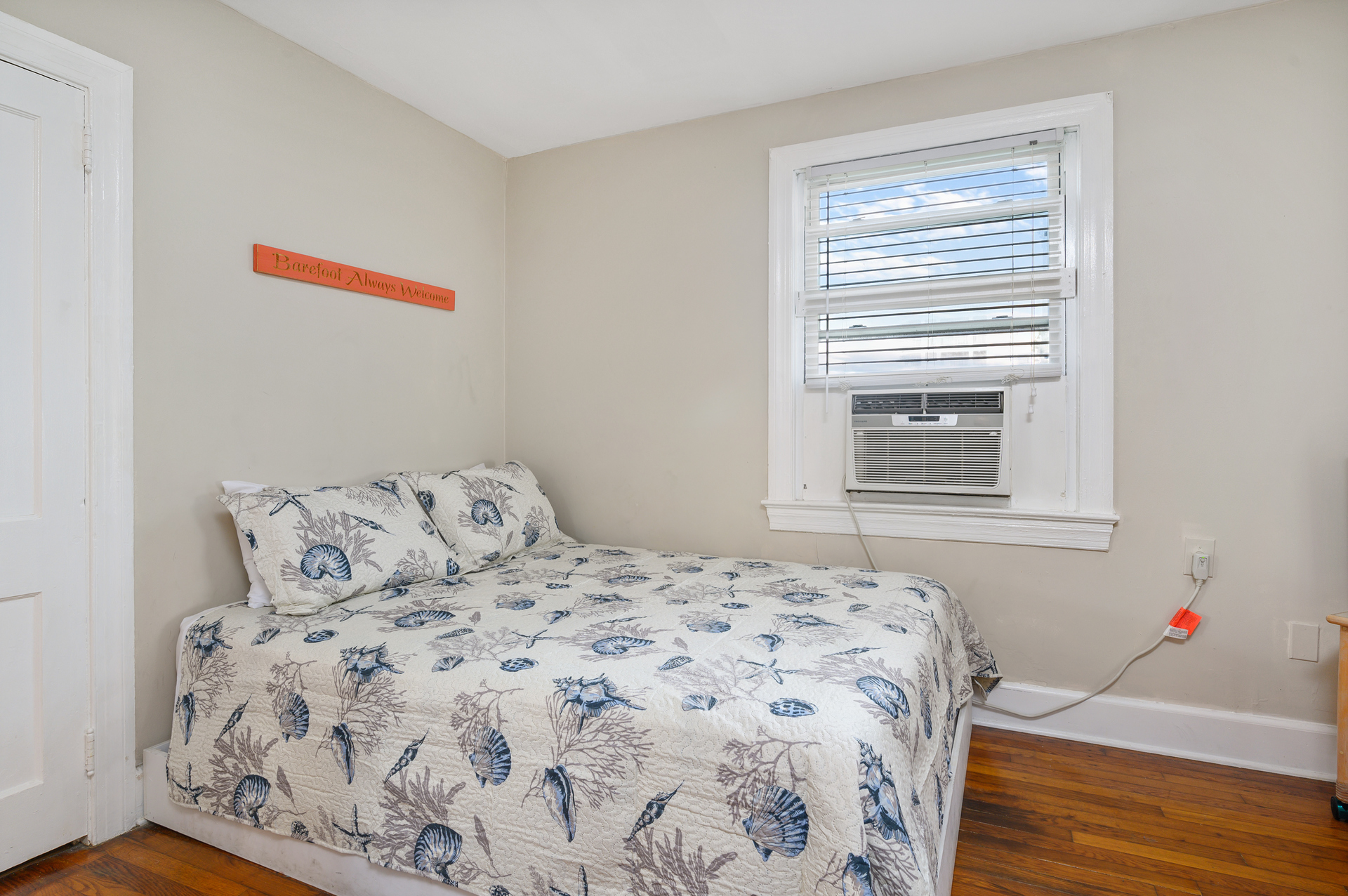 Cozy Queen bed will help get you ready for the next day of fun!