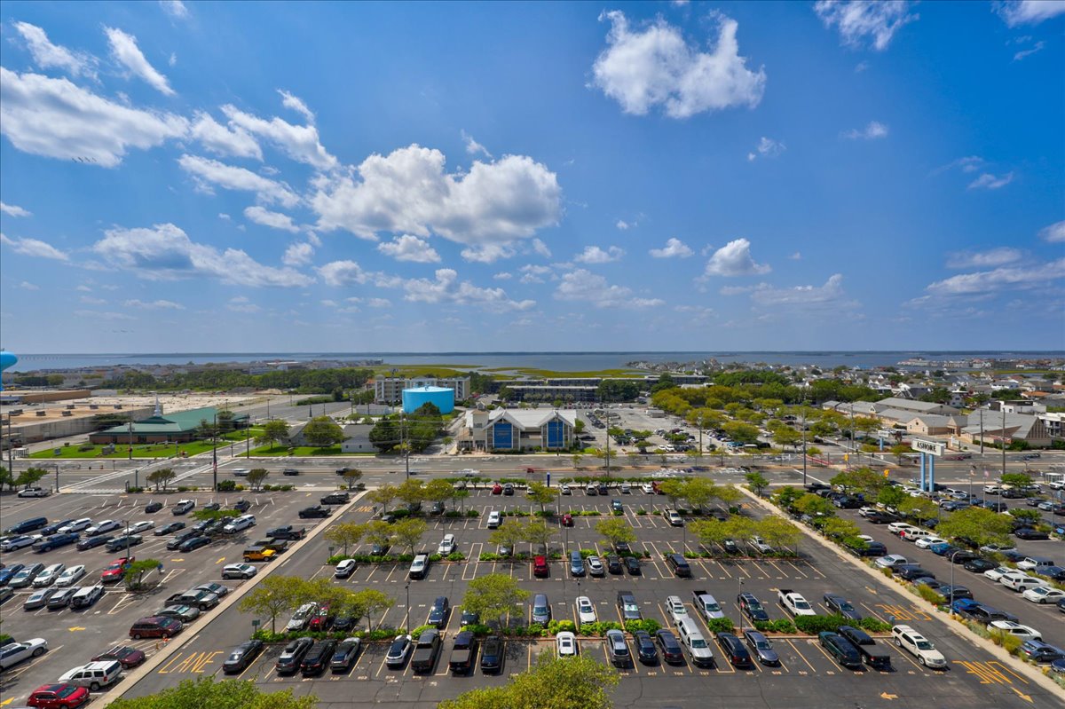 Close to many shopping, amusements, restaurants and more!