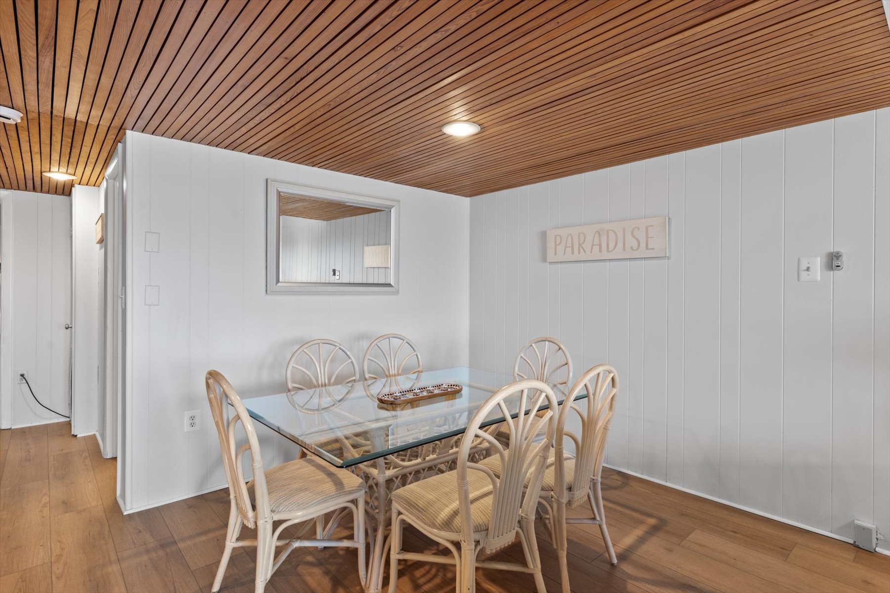 Dining area seats 6.