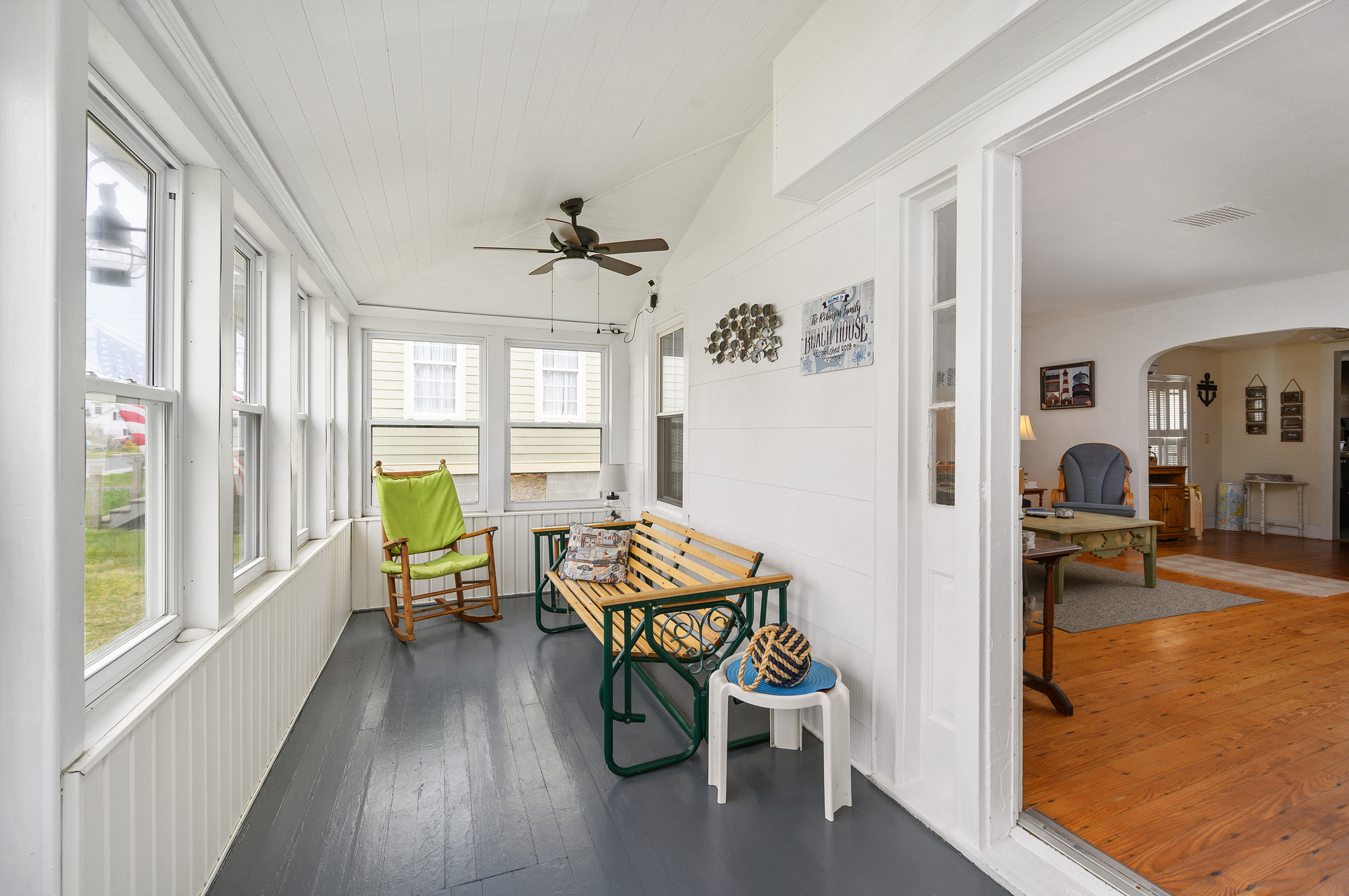 Great Location on Main Street - quiet, but close to everywhere you want to be.