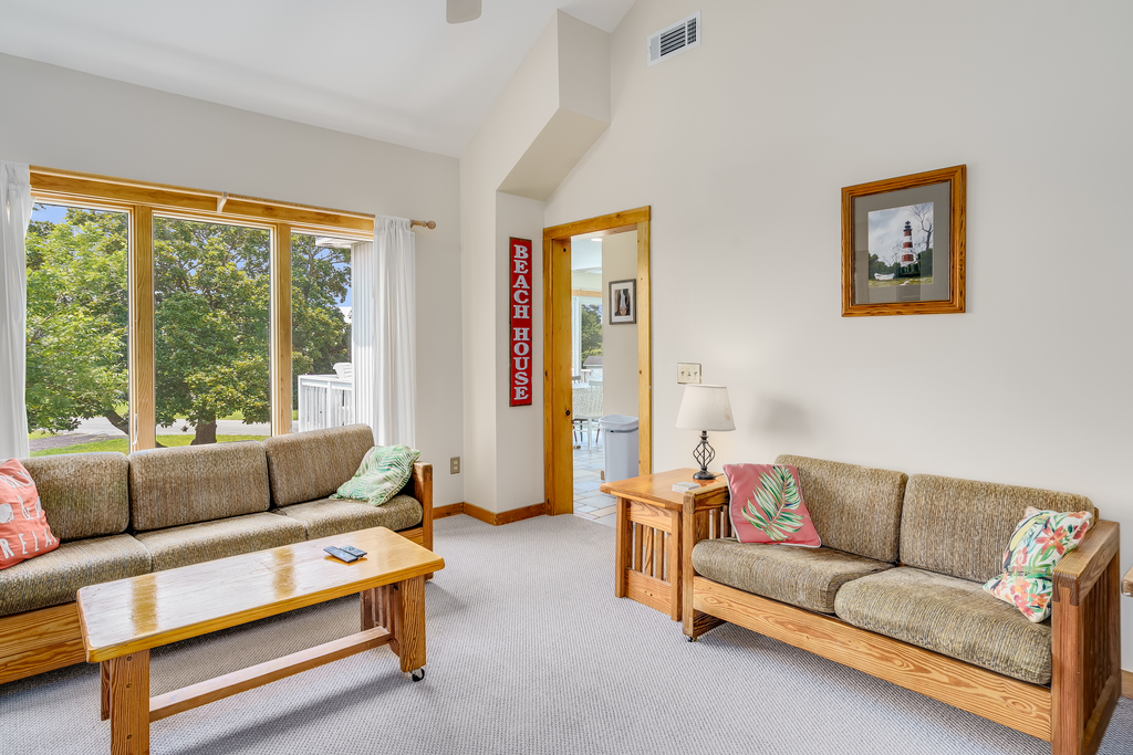 The Virginia Lee sleeps up to 7 comfortably.