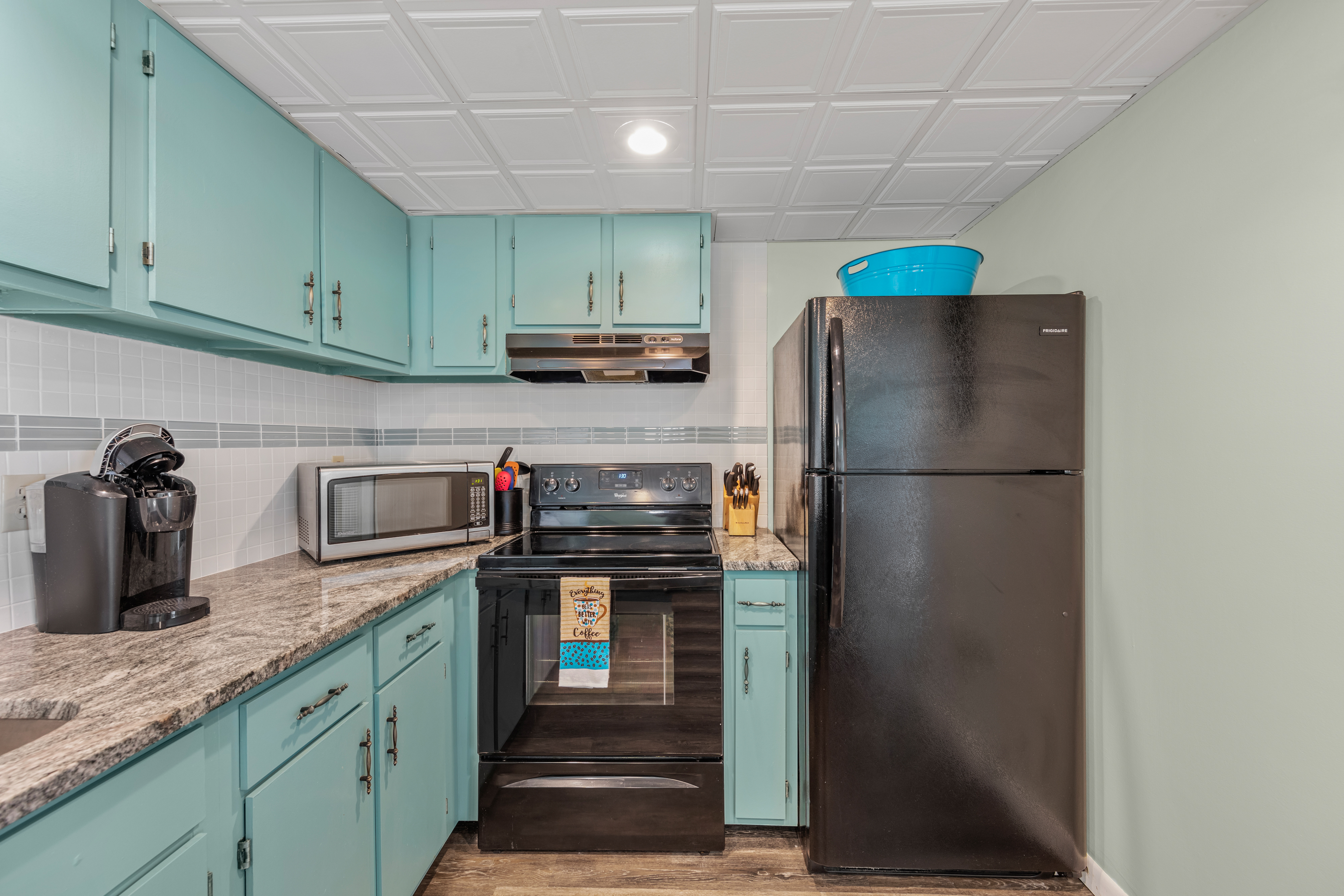 Enjoy all the comforts of home while calling Quay 1201 home