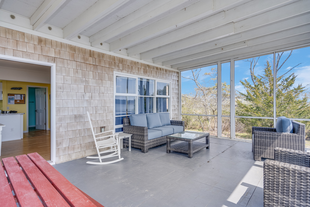 Begin and end every amazing Vacation Day right here.