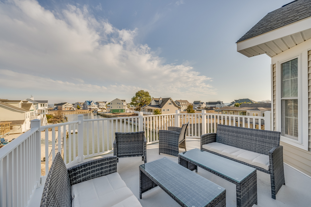 Relax and watch the Sun dip below the water`s edge.