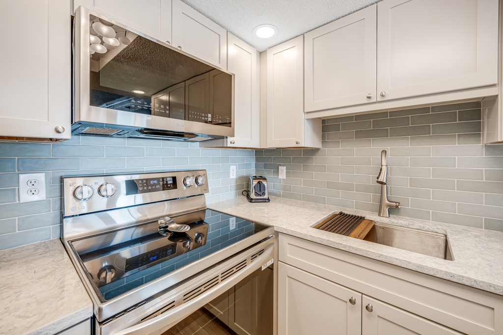 Everything you need at your finger tips in this Kitchen!