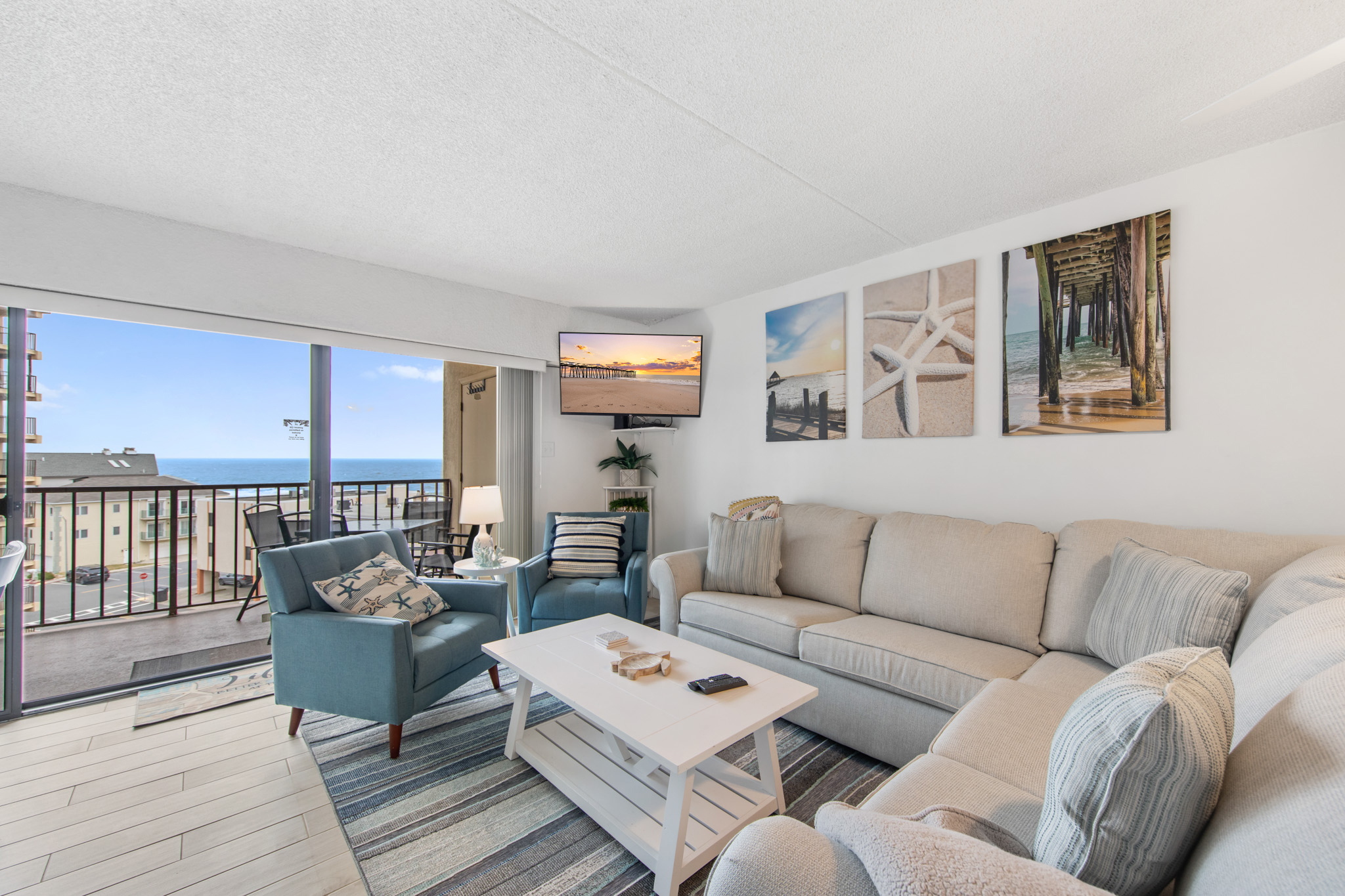 Sink into the cozy furnishings of this home and enjoy the AC and flat screen TV.