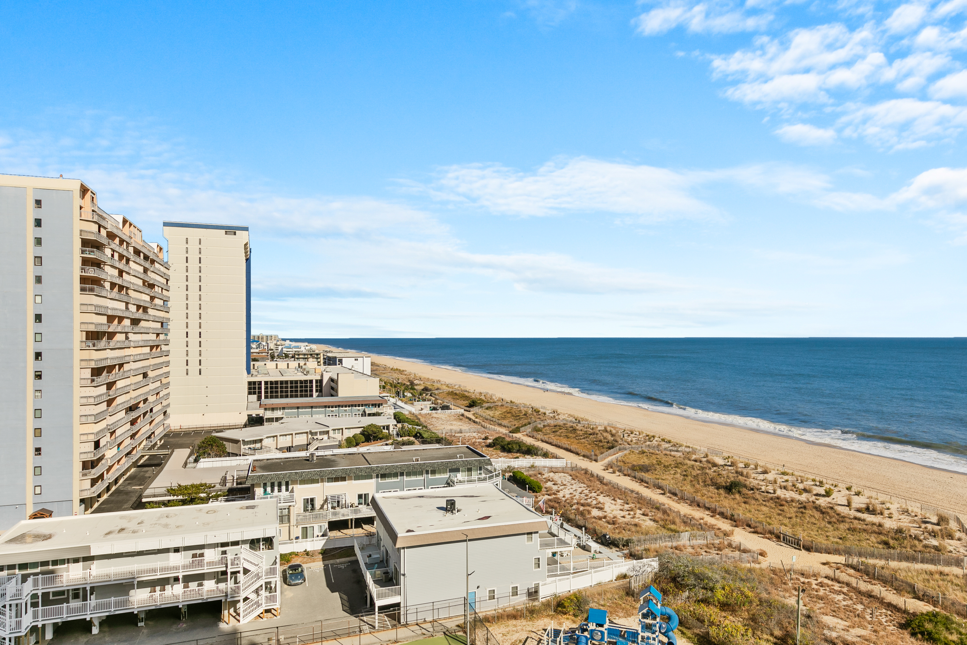 Sea Watch 904 - Just steps away from having your Toes in the Sand!