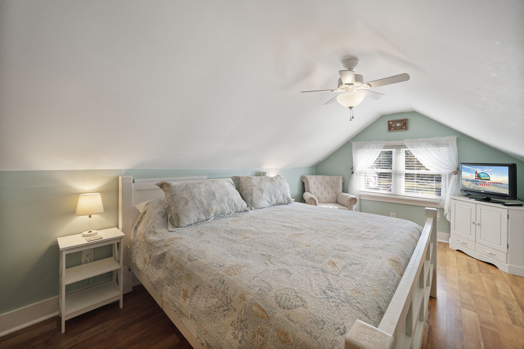 Bonus Room has a luxurious King Bed and muted beachy blues.