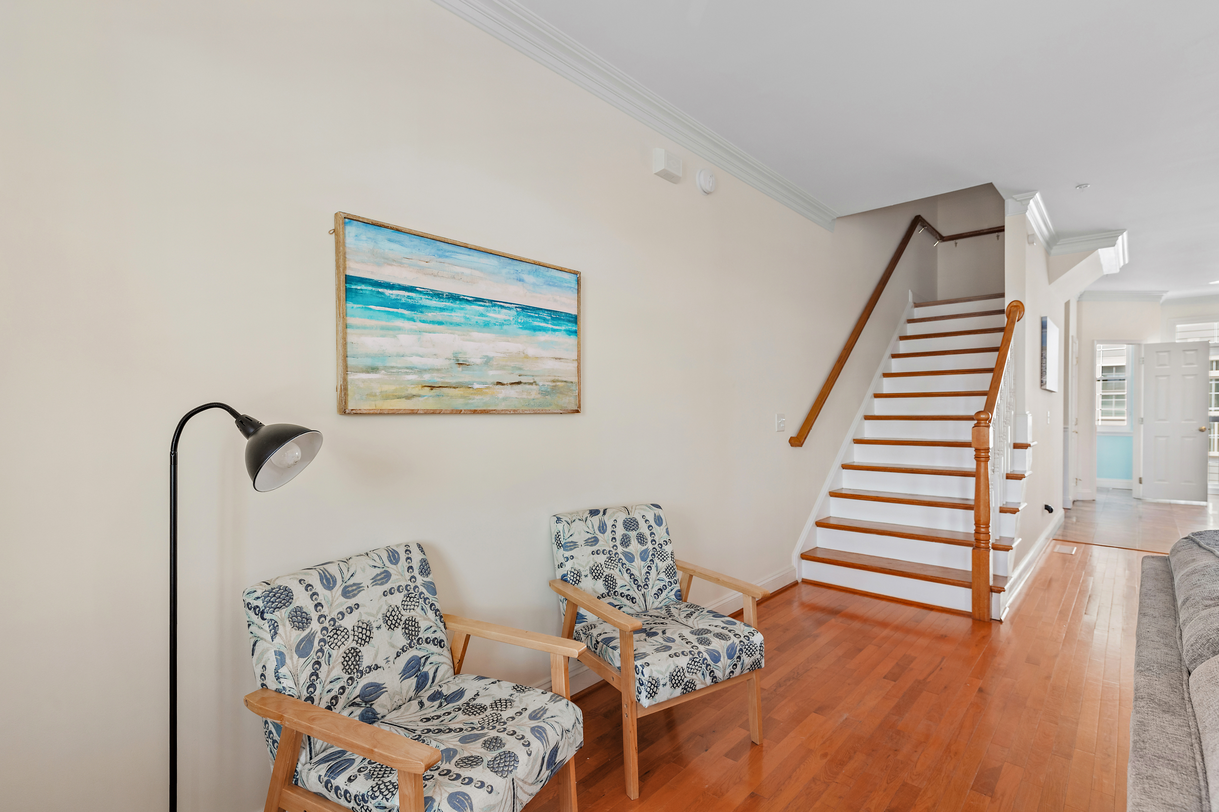 Upstairs you will find 3 beautifully decorated Bedrooms and 2 more Full Baths!