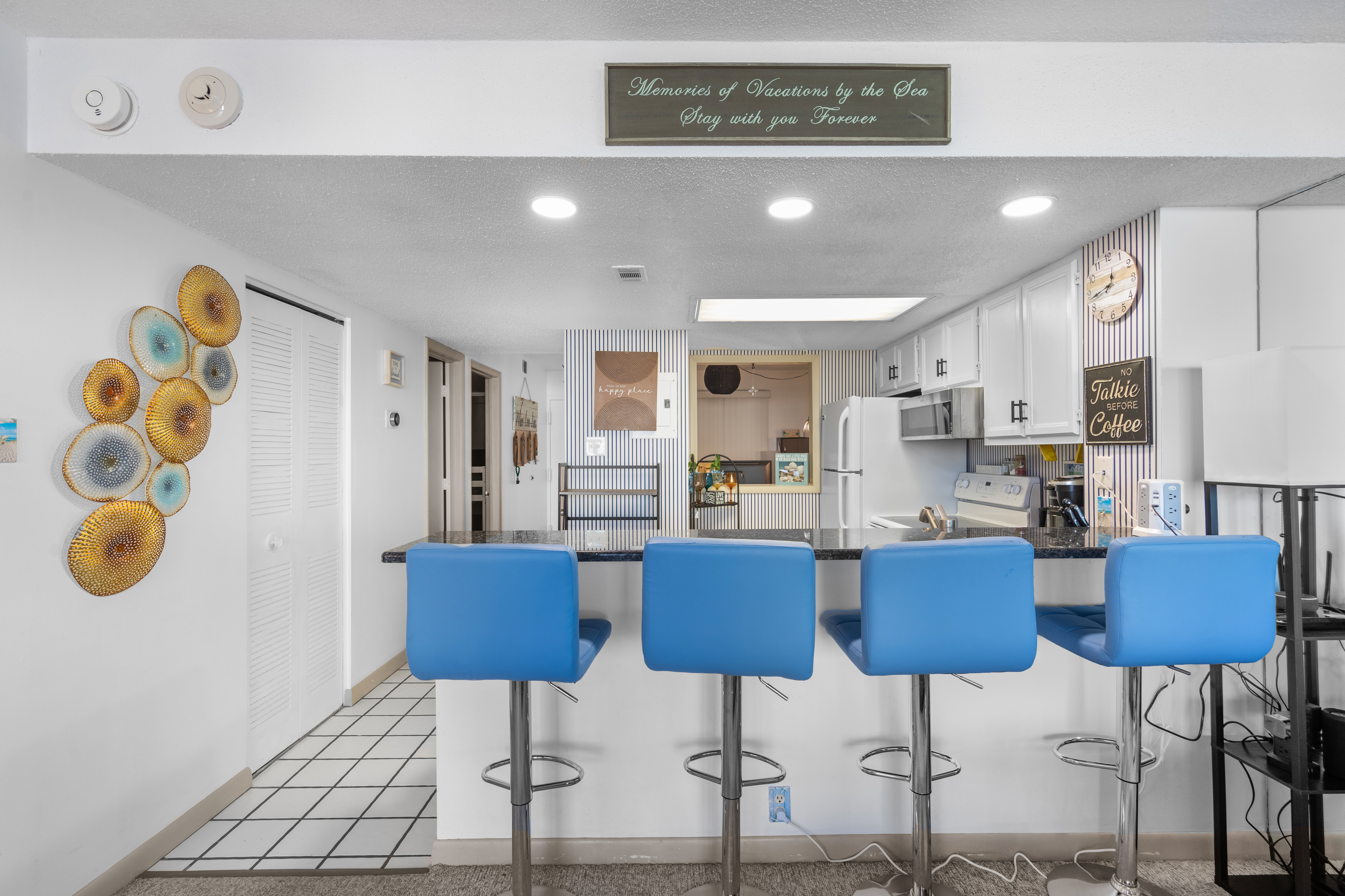 Seating for 4 at the Breakfast Bar!